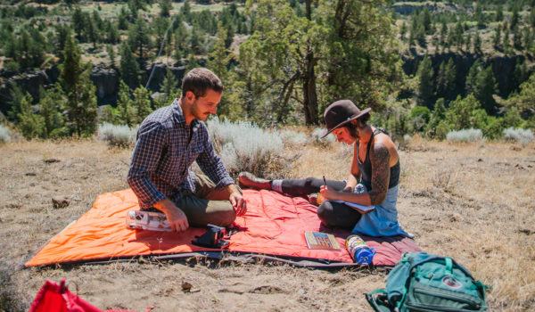 Stay warm by wrapping up in plastic bottles